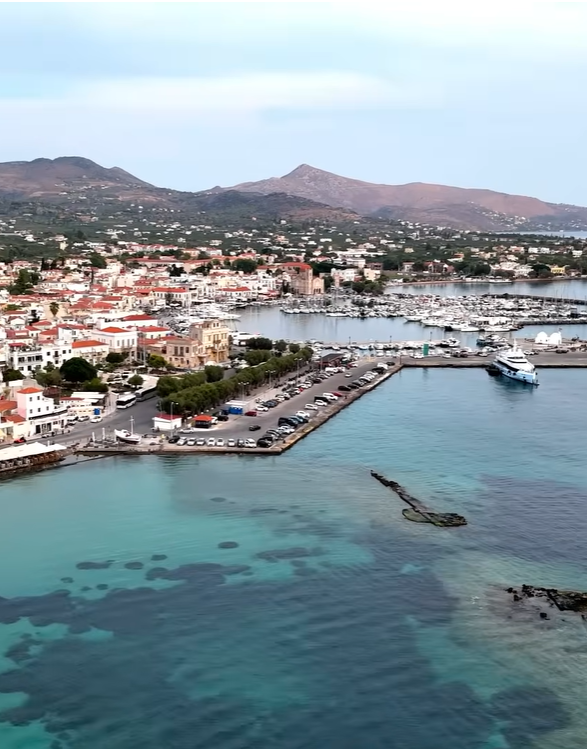 HAPPY TRAVELLER - AEGINA